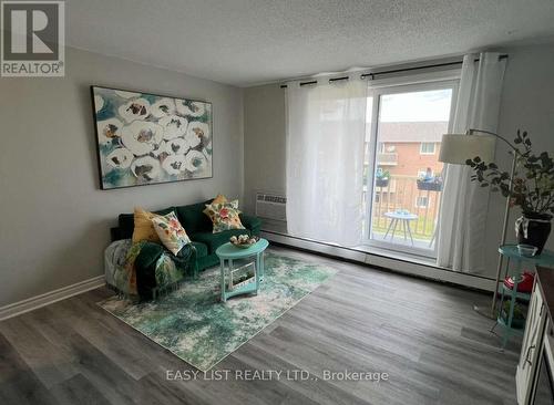 304 - 1582 Ernest Avenue, London South, ON - Indoor Photo Showing Living Room