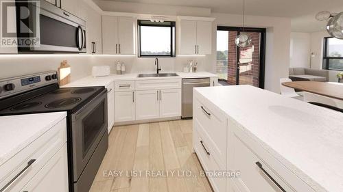 102 - 20 Green Arbour Way, Kawartha Lakes, ON - Indoor Photo Showing Kitchen