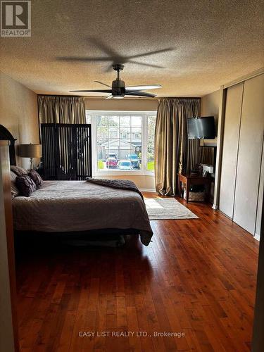 6942 Barrisdale Drive, Mississauga, ON - Indoor Photo Showing Bedroom