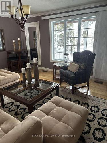 2 Joanne Crescent, Minto, ON - Indoor Photo Showing Living Room