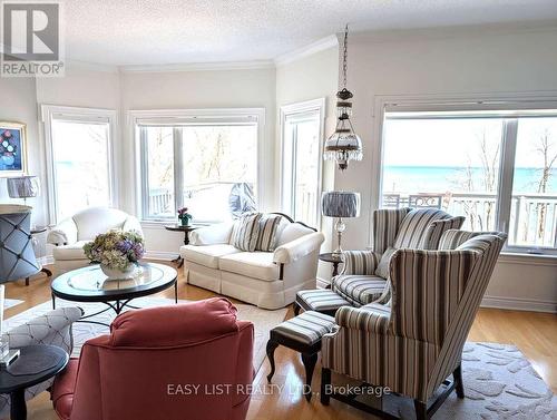 44 Morrison Crescent, Grimsby, ON - Indoor Photo Showing Living Room