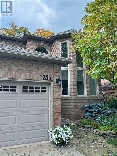 1257 Mccraney Street E, Oakville, ON - Outdoor
