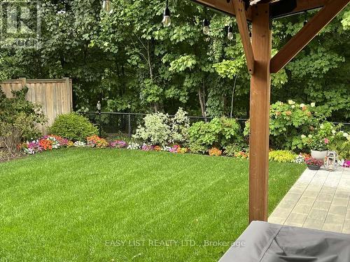 1257 Mccraney Street E, Oakville, ON - Outdoor