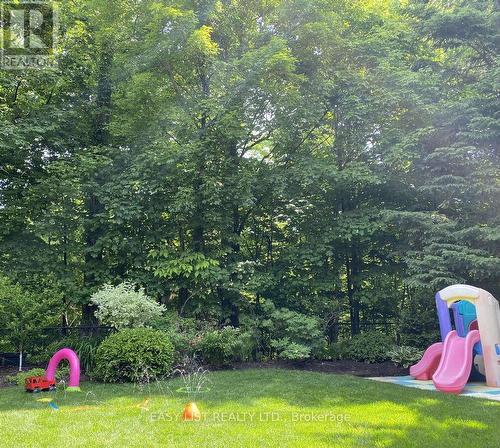 1257 Mccraney Street E, Oakville, ON - Outdoor