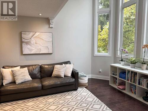 1257 Mccraney Street E, Oakville, ON - Indoor Photo Showing Living Room