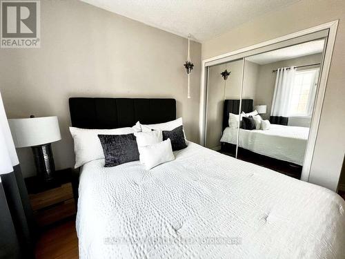 74 - 95 Weldrick Road E, Richmond Hill, ON - Indoor Photo Showing Bedroom