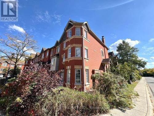 74 - 95 Weldrick Road E, Richmond Hill, ON - Outdoor