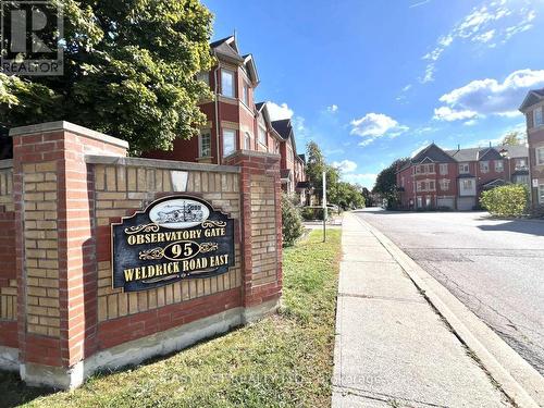 74 - 95 Weldrick Road E, Richmond Hill, ON - Outdoor