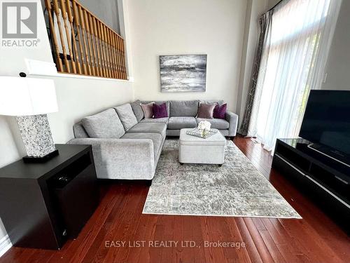 74 - 95 Weldrick Road E, Richmond Hill, ON - Indoor Photo Showing Living Room