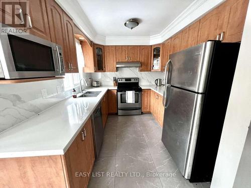 74 - 95 Weldrick Road E, Richmond Hill, ON - Indoor Photo Showing Kitchen With Double Sink