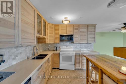 810 - 20 Harding Boulevard W, Richmond Hill, ON - Indoor Photo Showing Kitchen With Double Sink