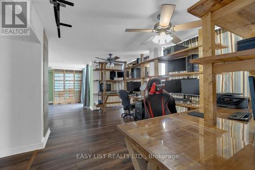 810 - 20 Harding Boulevard W, Richmond Hill, ON - Indoor