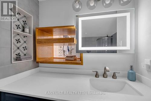 810 - 20 Harding Boulevard W, Richmond Hill, ON -  Photo Showing Bathroom