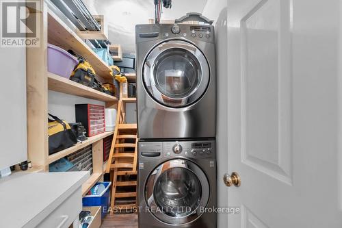 810 - 20 Harding Boulevard W, Richmond Hill, ON - Indoor Photo Showing Laundry Room