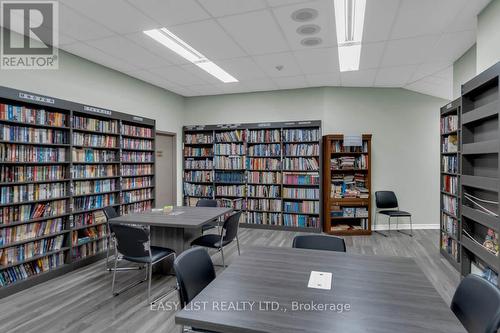 810 - 20 Harding Boulevard W, Richmond Hill, ON - Indoor