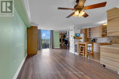 810 - 20 Harding Boulevard W, Richmond Hill, ON - Indoor