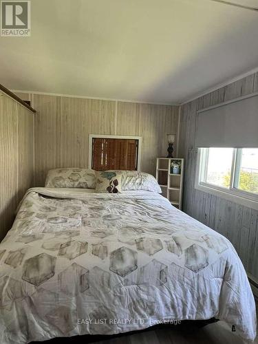 1758 River Road N, Chatham-Kent, ON - Indoor Photo Showing Bedroom