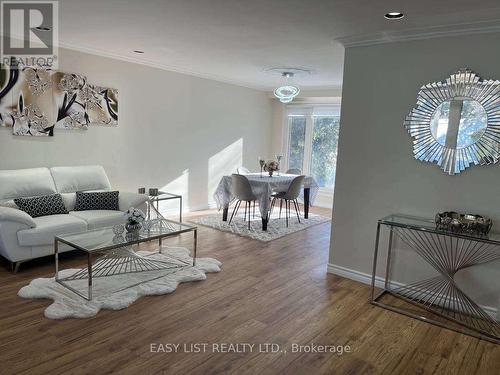 5 Stonedene Boulevard, Toronto, ON - Indoor Photo Showing Living Room