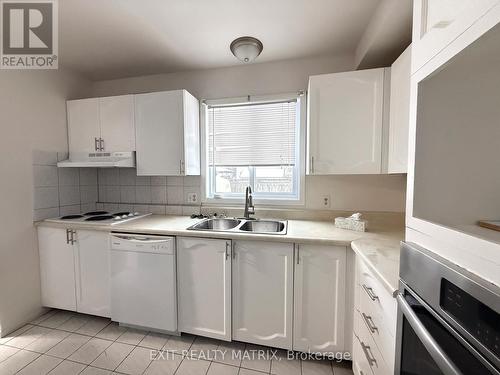 712 Mathieu Way, Ottawa, ON - Indoor Photo Showing Kitchen With Double Sink
