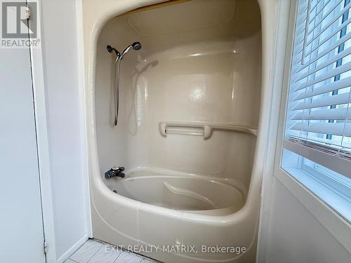 712 Mathieu Way, Ottawa, ON - Indoor Photo Showing Bathroom