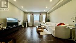 62 BERESFORD DRIVE  Richmond Hill, ON L4B 4J5