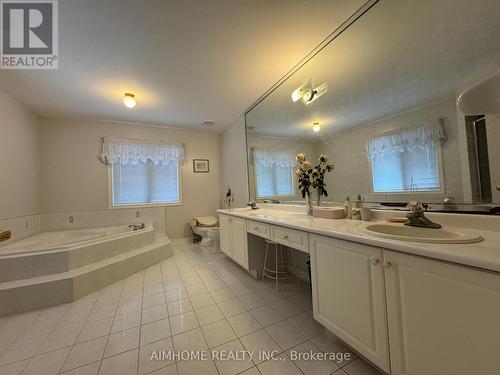 92 Springbrook Drive, Richmond Hill, ON - Indoor Photo Showing Bathroom