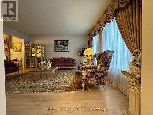 92 Springbrook Drive, Richmond Hill, ON - Indoor Photo Showing Other Room