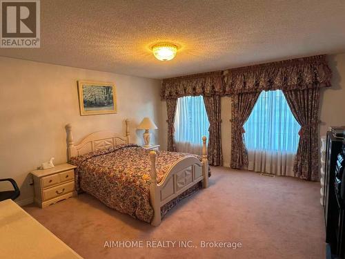 92 Springbrook Drive, Richmond Hill, ON - Indoor Photo Showing Bedroom