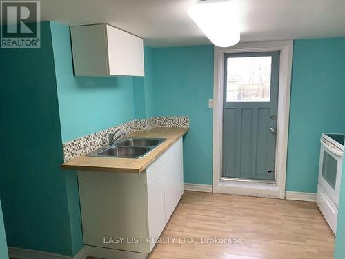 4322 Bampfield Street, Niagara Falls, ON - Indoor Photo Showing Kitchen With Double Sink