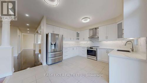 55 Steamer Drive, Whitby, ON - Indoor Photo Showing Kitchen With Upgraded Kitchen
