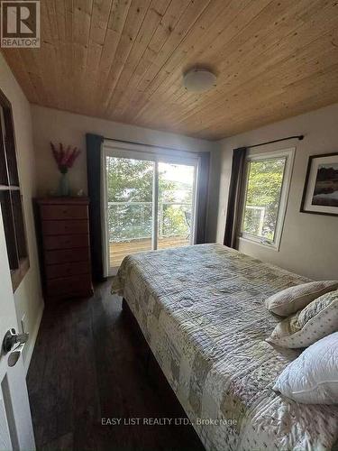 61 Maple Drive, Perry, ON - Indoor Photo Showing Bedroom