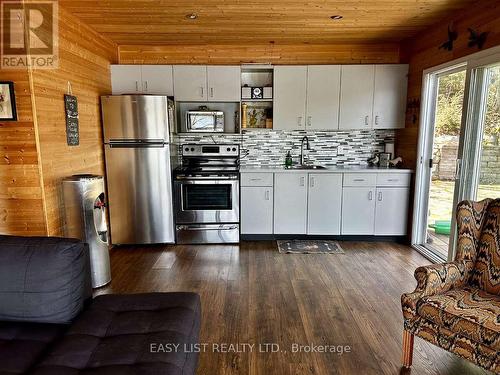 61 Maple Drive, Perry, ON - Indoor Photo Showing Kitchen With Upgraded Kitchen