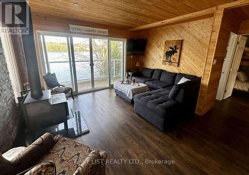 61 Maple Drive, Perry, ON - Indoor Photo Showing Living Room