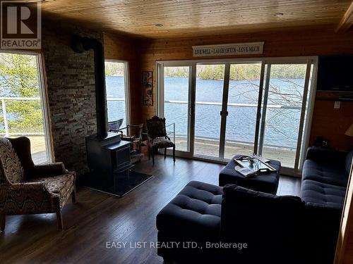 61 Maple Drive, Perry, ON - Indoor