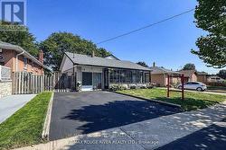 18 DARLINGSIDE DRIVE  Toronto, ON M1E 3N8