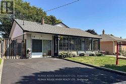 18 DARLINGSIDE DRIVE  Toronto, ON M1E 3N8