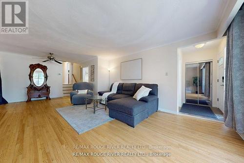 18 Darlingside Drive, Toronto, ON - Indoor Photo Showing Living Room