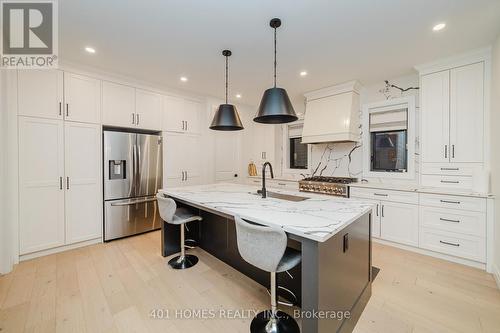 332 Christine Avenue, Lakeshore, ON - Indoor Photo Showing Kitchen With Upgraded Kitchen