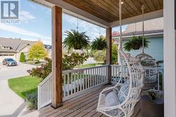 Front Porch perfect for Relaxing - 