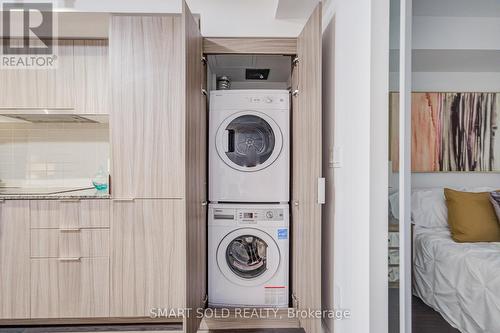 819 - 955 Bay Street, Toronto, ON - Indoor Photo Showing Laundry Room