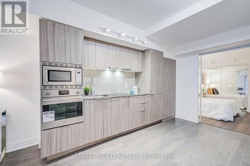 819 - 955 Bay Street, Toronto, ON - Indoor Photo Showing Kitchen