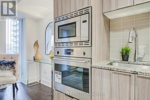 819 - 955 Bay Street, Toronto, ON - Indoor Photo Showing Kitchen