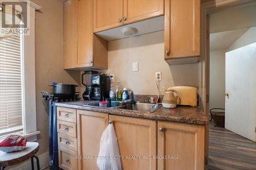43 York Street, St. Catharines (Downtown), ON - Indoor Photo Showing Kitchen With Double Sink
