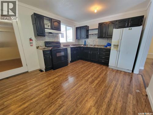 4721 Barr Crescent, Lloydminster, SK - Indoor Photo Showing Kitchen