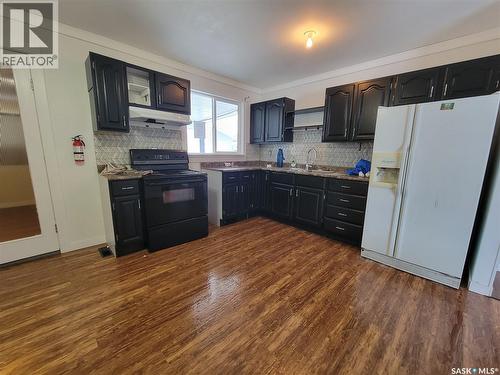 4721 Barr Crescent, Lloydminster, SK - Indoor Photo Showing Kitchen