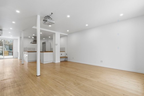 Salon - 3811 Rue St-Dominique, Montréal (Le Plateau-Mont-Royal), QC - Indoor Photo Showing Other Room