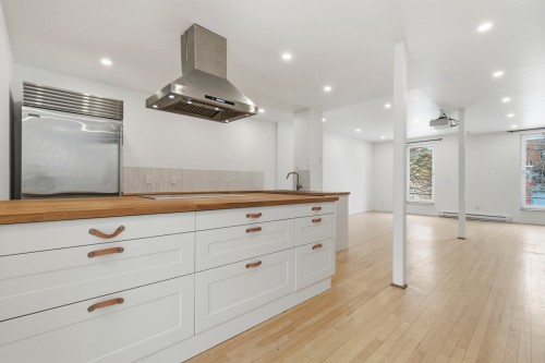 Cuisine - 3811 Rue St-Dominique, Montréal (Le Plateau-Mont-Royal), QC - Indoor Photo Showing Other Room