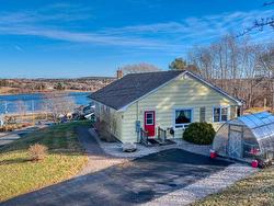 112 Hopson Street  Lunenburg, NS B0J 2C0