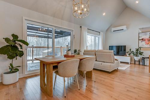 Salle à manger - 63 12E Avenue, Saint-Hippolyte, QC - Indoor Photo Showing Dining Room