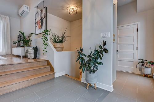 Hall d'entrée/Vestibule - 63 12E Avenue, Saint-Hippolyte, QC - Indoor Photo Showing Other Room